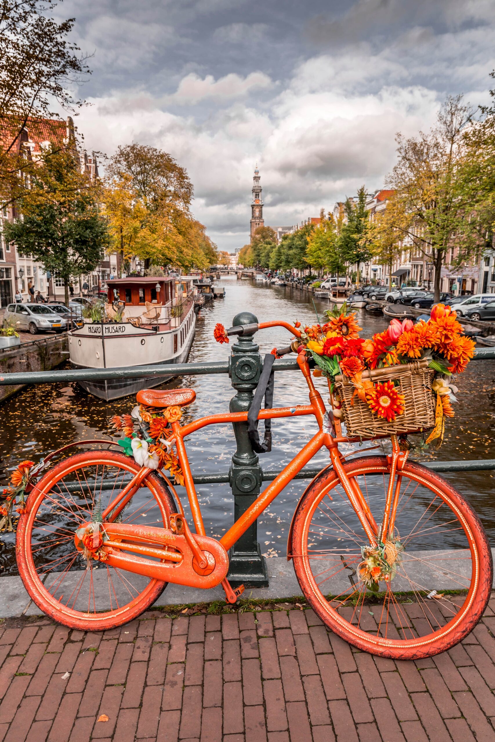 free Amsterdam tour guide - Amsterdam Canal with Bike