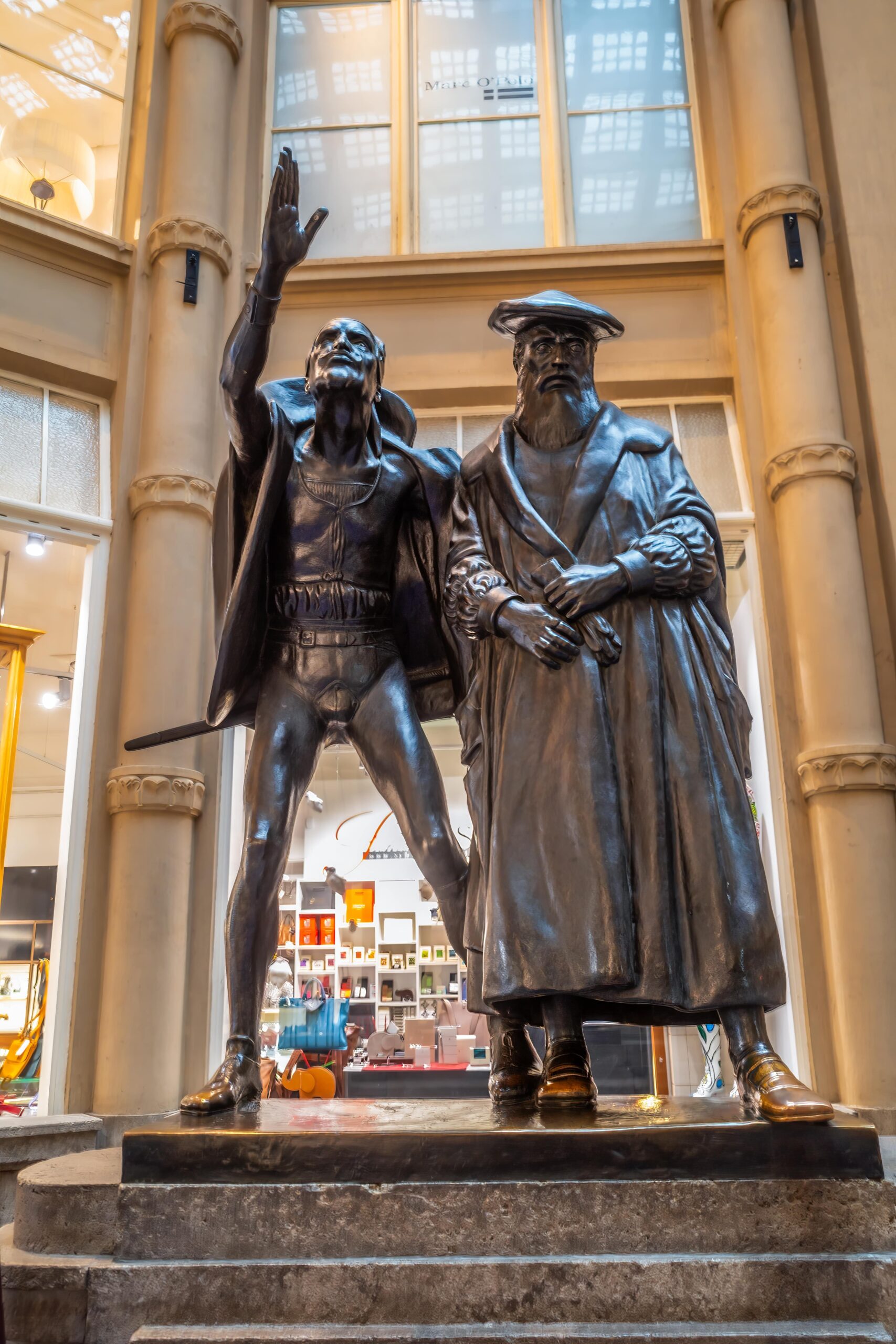 free tour guide to leipzig - statues